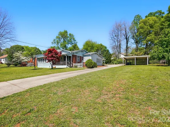 140 Oak Ave, Mount Holly, NC 28120