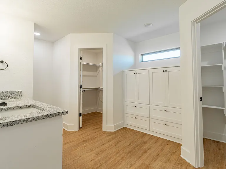 952 Petit Jean St — Photo 13
