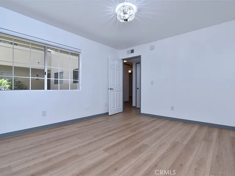 21500 Burbank Blvd #112 — Photo 27