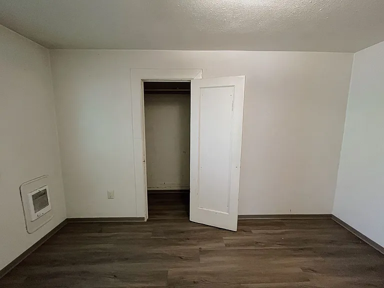 226 N Line St — Photo 33