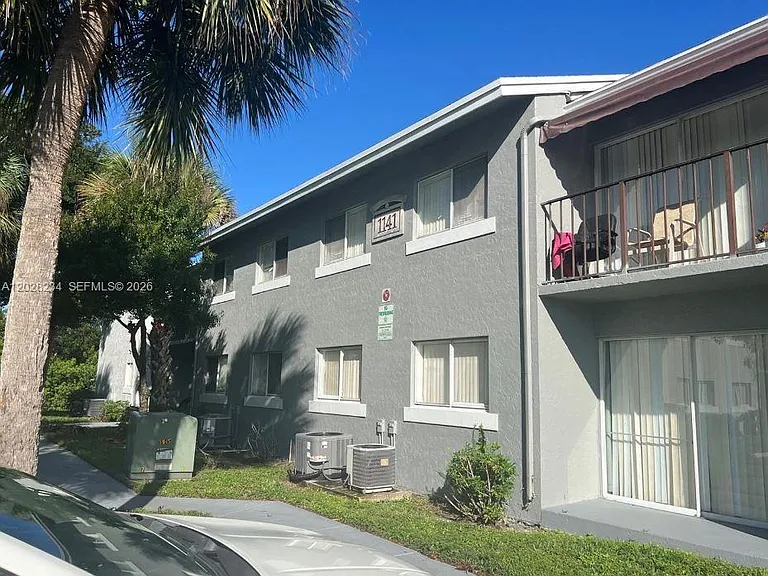 1141 Lake Victoria Dr #F — Photo 13
