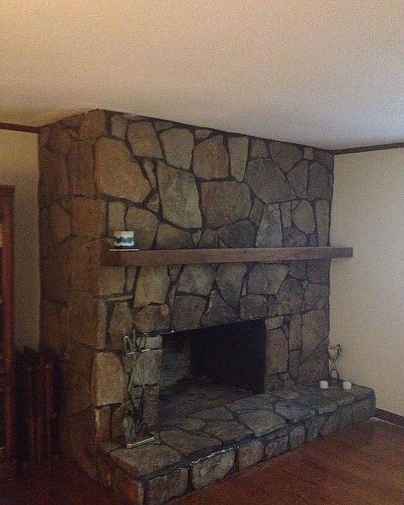 Mountain stone gas fireplace