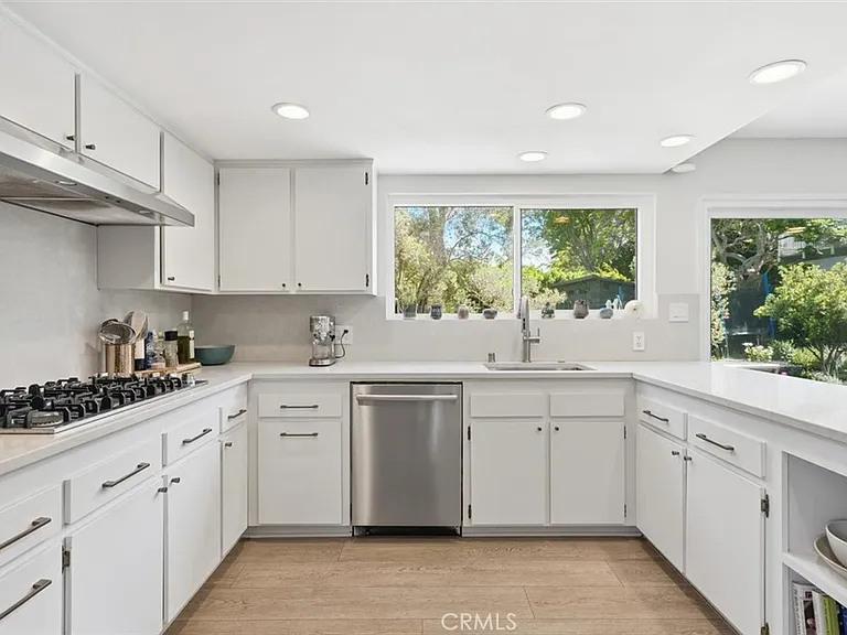 1720 Voorhees Ave — Photo 6