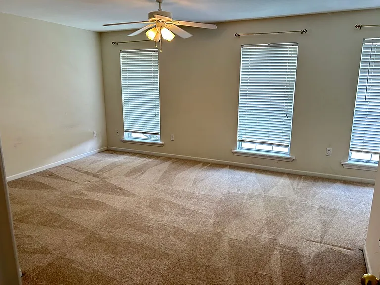 211 Greenbriar Dr — Photo 9