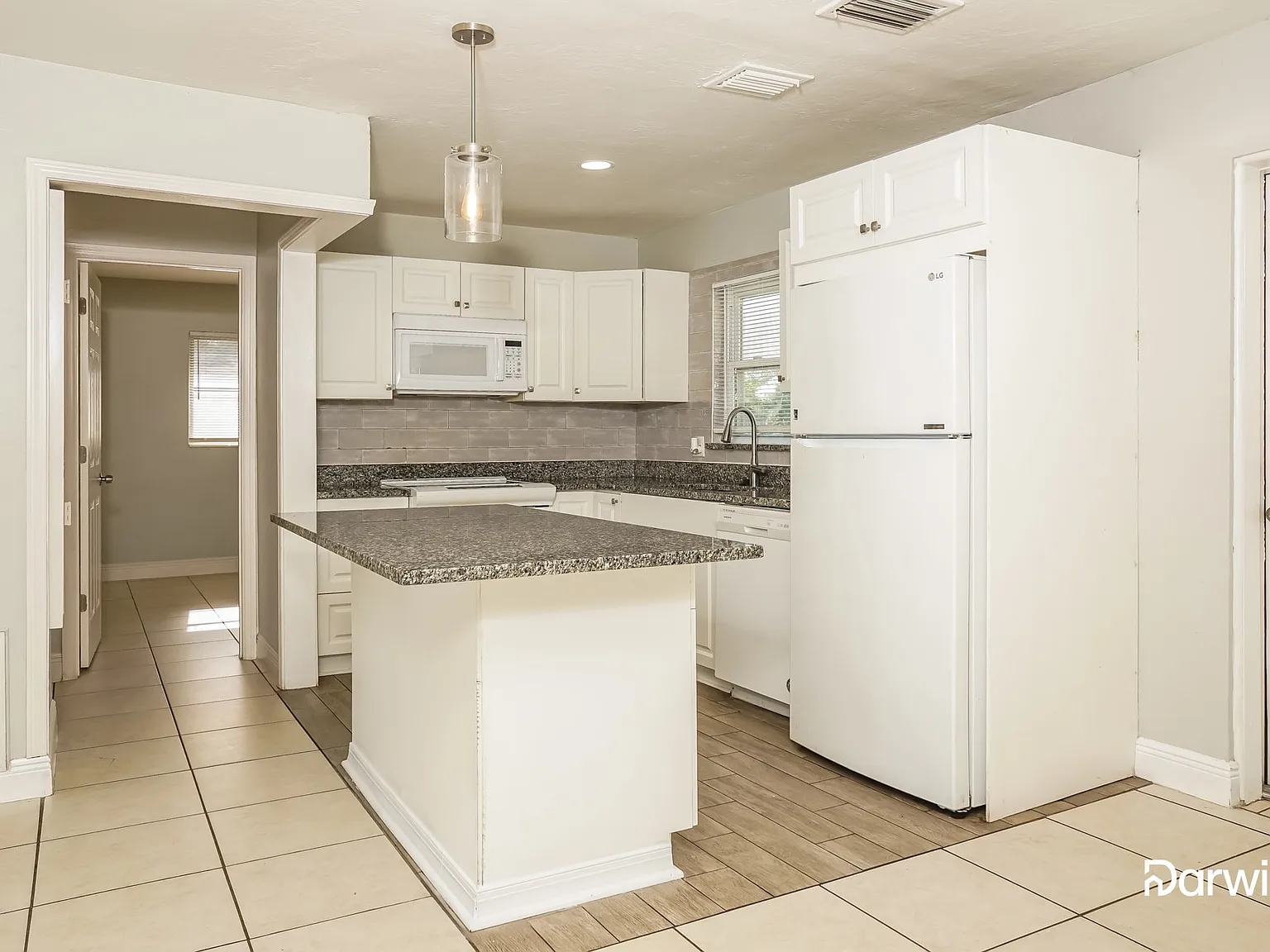 3 bed, 2.0 bath, 1465 sqft, $1,965 — Photo 4
