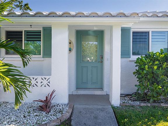 2nd image of 546 SPANISH DRIVE S