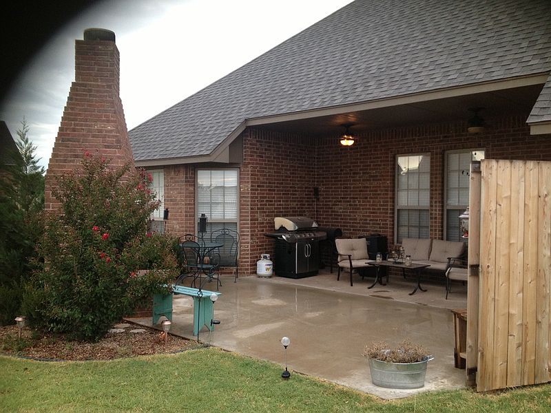 2nd image of 302 NE Road Runner Dr