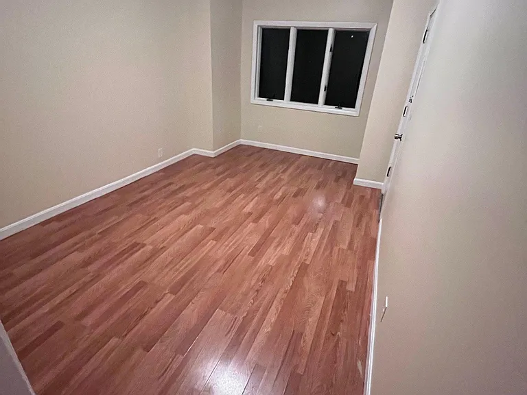 Find parlor/Bedroom