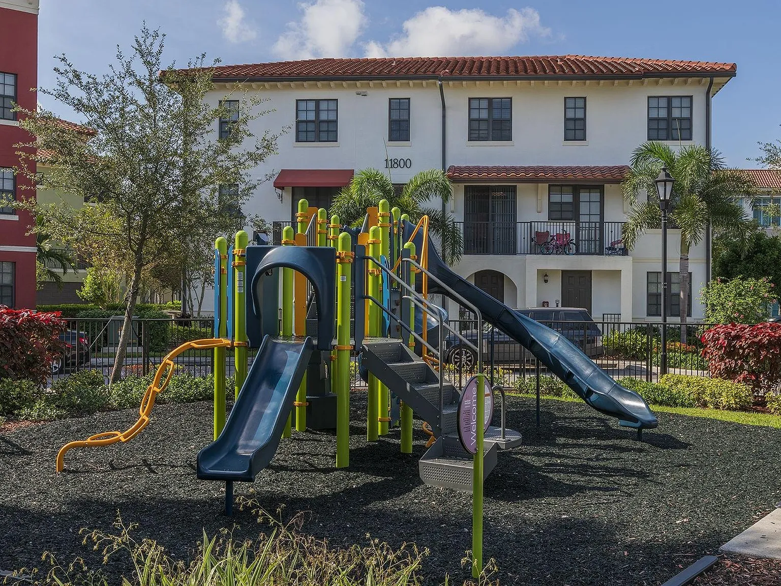2 bed, 1035 sqft, $2,785 — Photo 3