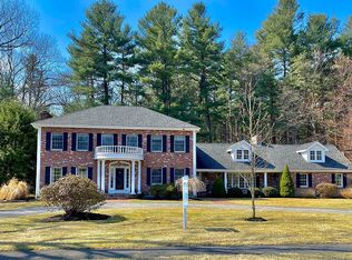 4 Mohawk Ln, Lynnfield, MA 01940