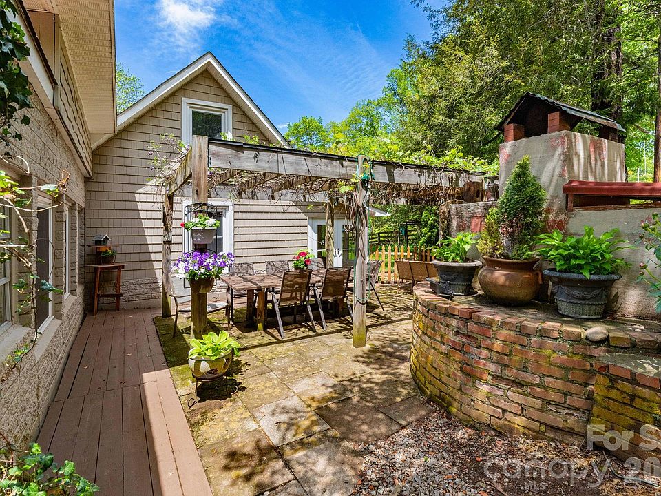 16th image of 1492 Murray Rd