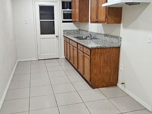 4th image of 3419 Whistler Ave #B