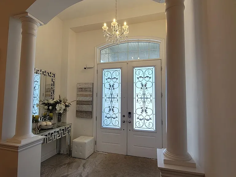 46 Black Diamond Cres — Photo 2