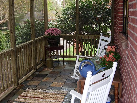 Private screen porch