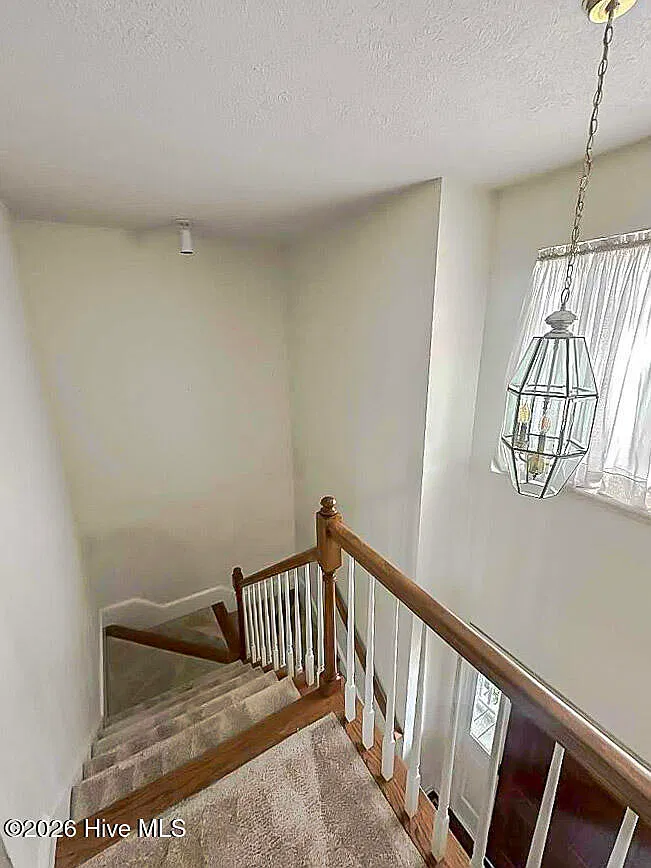 3 bed, 2.5 bath, 1963 sqft, $1,950 — Photo 4