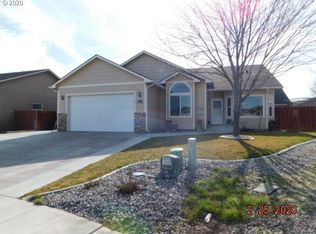1027 SW Larkin Ct, Hermiston, OR 97838