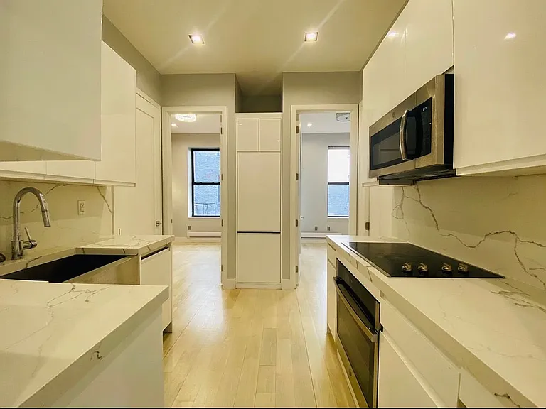 133 E 35th St #3 — Photo 5