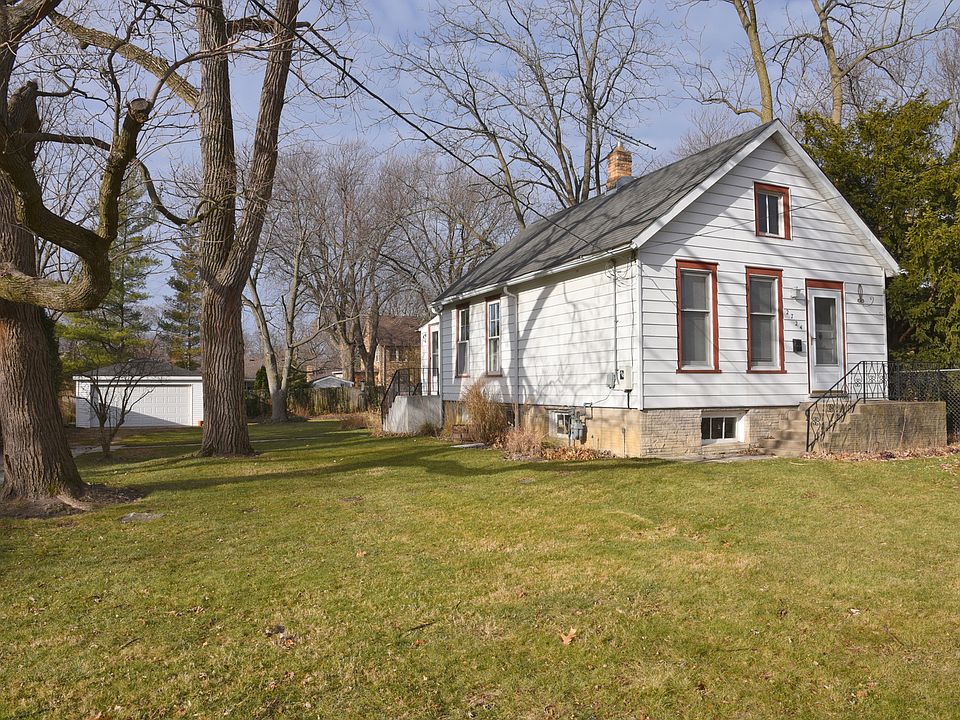 1st image of 2724 Roslyn Ln