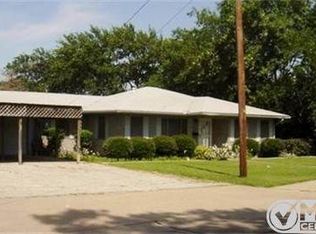 306 N Paris St, Ennis, TX 75119