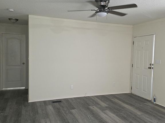 5th image of 106 W MANITOBA Street
