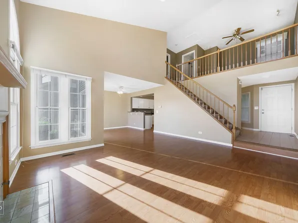 737 Bent Ridge Ln, Elgin, IL 60120