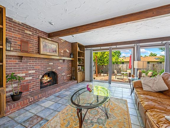 5th image of 1609 Marilyn Ct