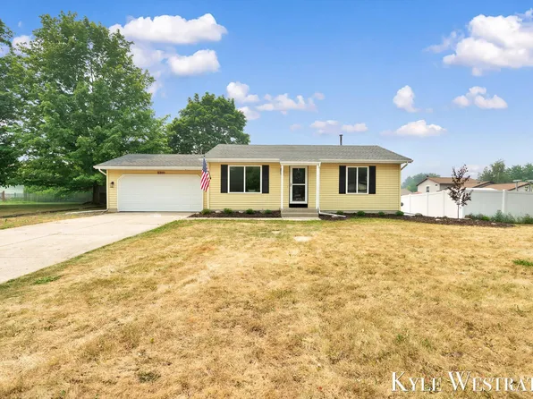 5711 Discovery Dr SE, Kentwood, MI 49508