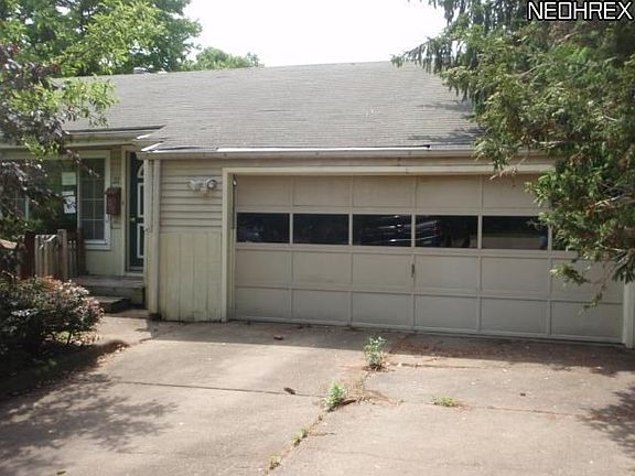 3rd image of 32 S Bon Air Ave