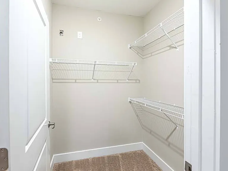 Foxwood Apartments — Photo 105