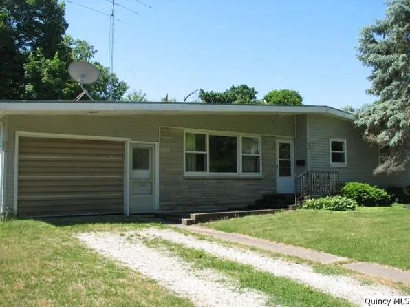 710 Cherry St, Carthage, IL 62321