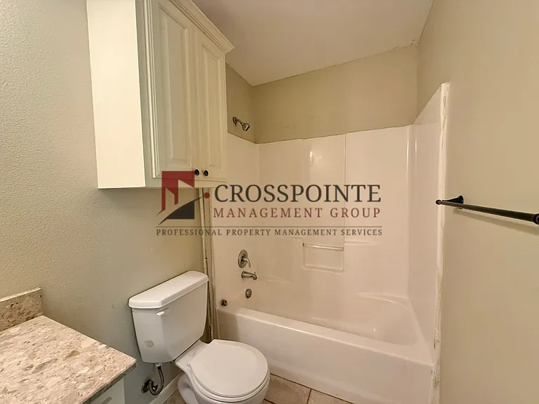 West 25th Street 825 Duplex — Photo 15