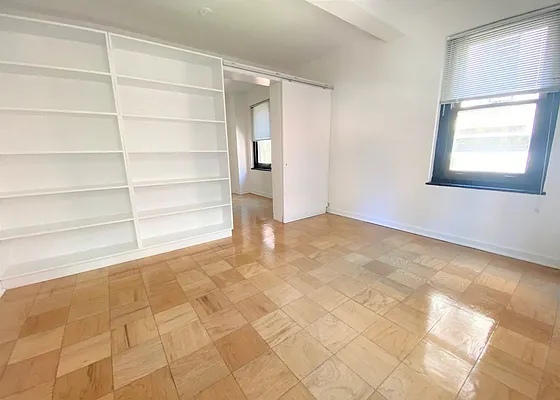 Rented by Manhattan Realty Group | media 17