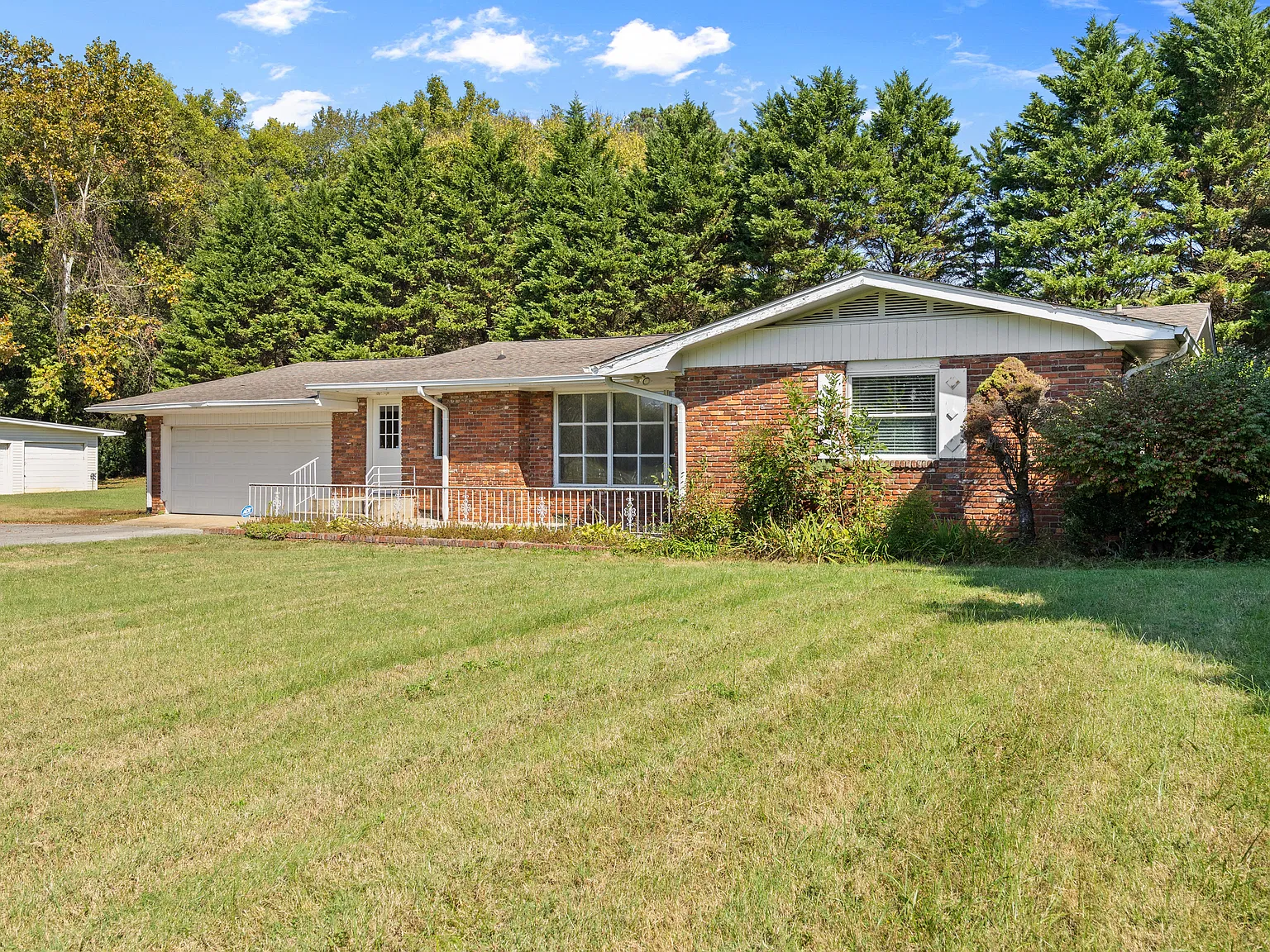 3 bed, 1984 sqft, $2,100 — Photo 3