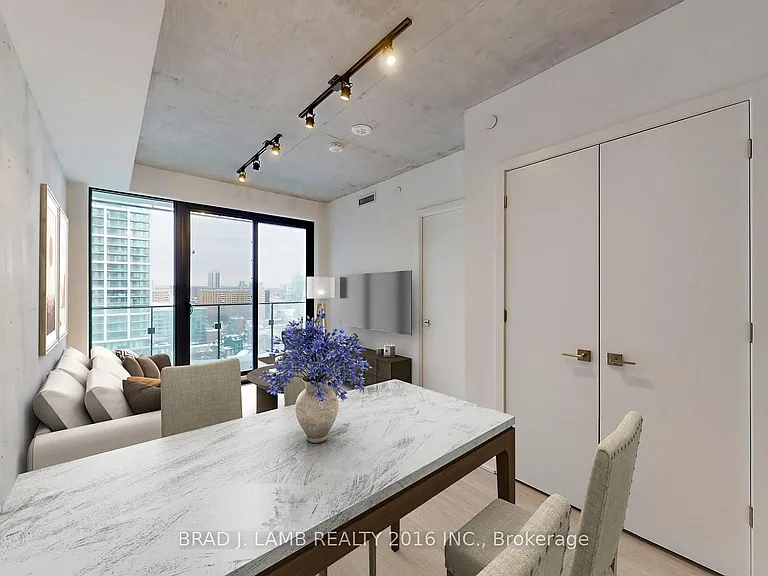 284 King St E — Photo 21