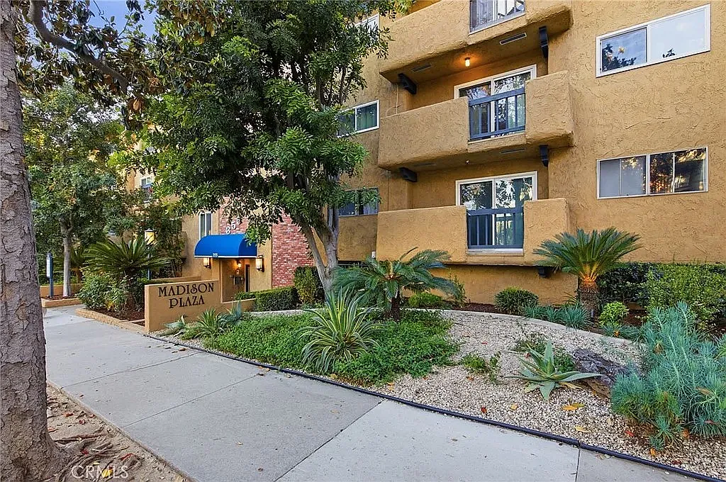 2 bed, 986 sqft, $2,995 — Photo 1