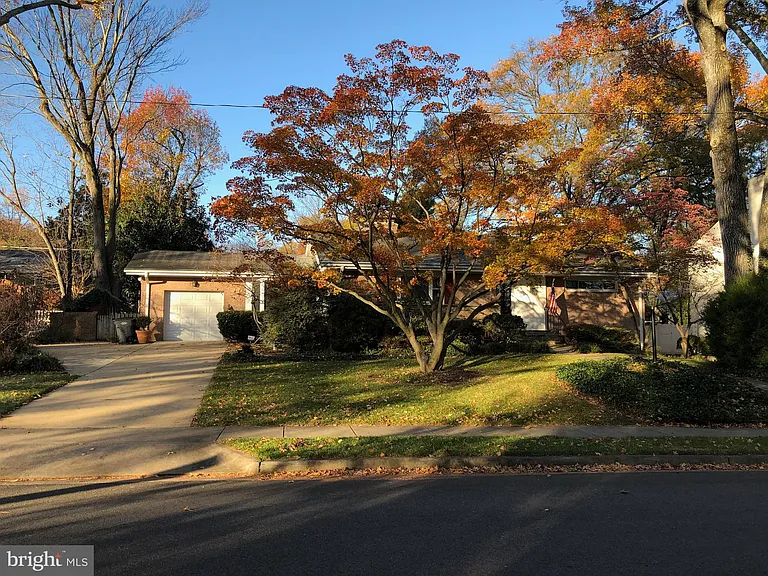 6910 Park Terrace Dr — Photo 1
