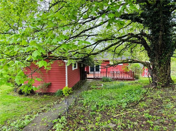 46740 Lynn Dr, Saint Clairsville, OH 43950