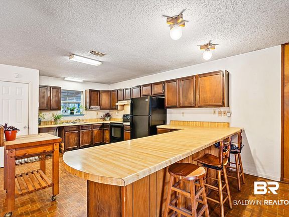 5th image of 10951 Wisteria St