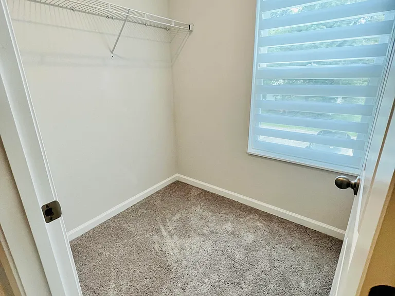 535 S Woodlawn St — Photo 9