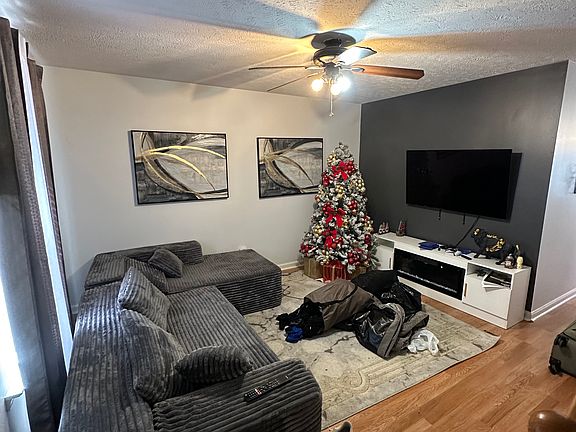 4th image of 1451-1457 Benley St #1455