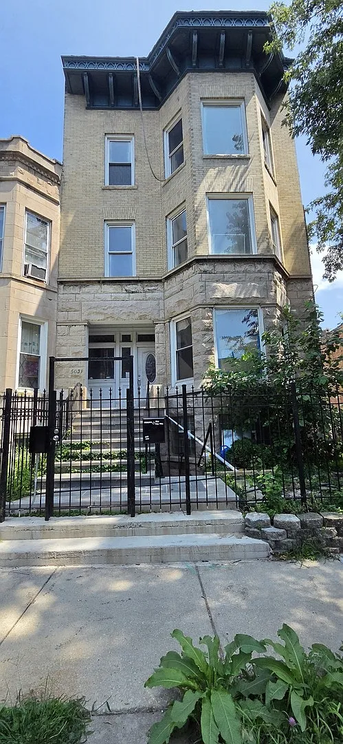 4 bed, 1500 sqft, $3,100 — Photo 1