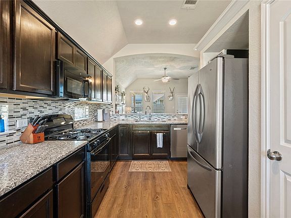 4th image of 2094 Positano Loop