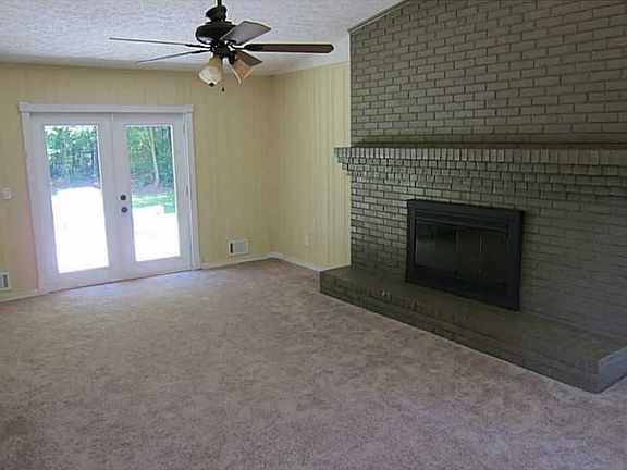 2nd image of 504 Finch Ct