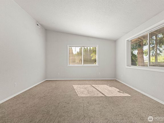 3rd image of 735 Hamelin Lane SE