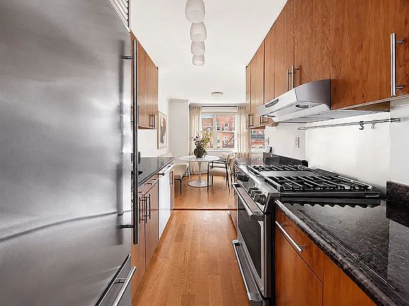 4th image of 420 E 72nd St APT 7L