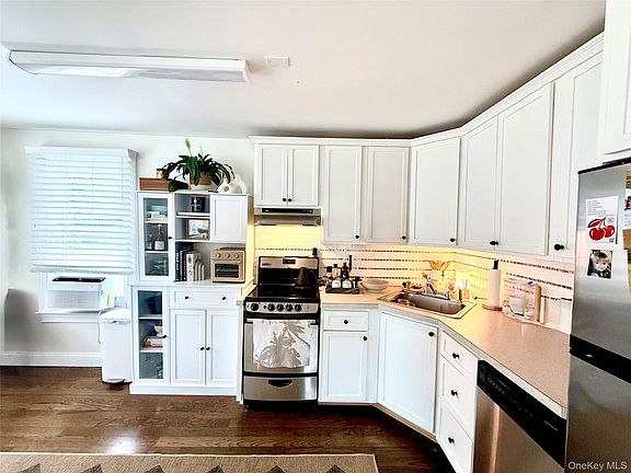 4th image of 9 Oyster Bay Rd