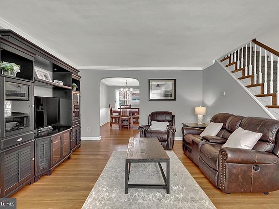 5th image of 2432 Cedar Ln