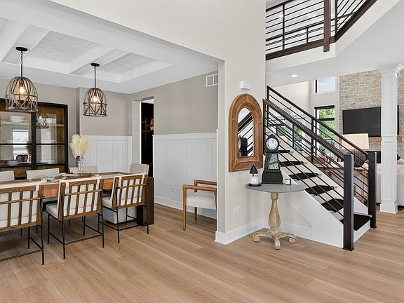 3rd image of 541 Quail St