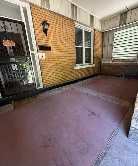 142 Robinson St — Photo 3