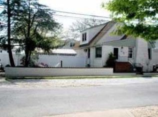 90 Inwood Ave, Point Lookout, NY 11569